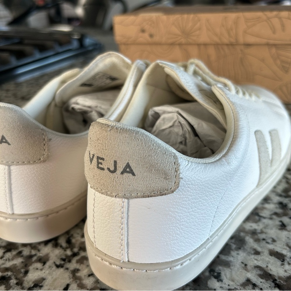 Veja Kids White/ Cream Sneaker Sz 7 - Picture 10 of 12